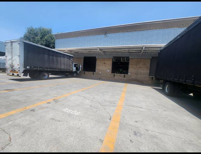7,235M² WAREHOUSE TO LET IN LONGMEADOW
